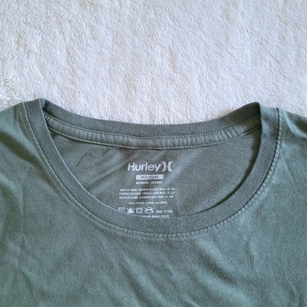 Hurley🌊 Island Scene🏝 Graphic Tee👕 - NWT - Picture 4 of 11